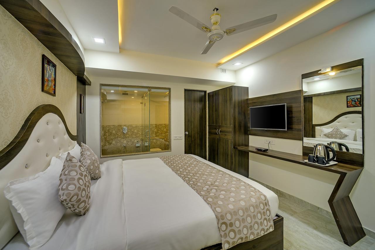 Rudra Royale Hotel 阿穆达巴 外观 照片